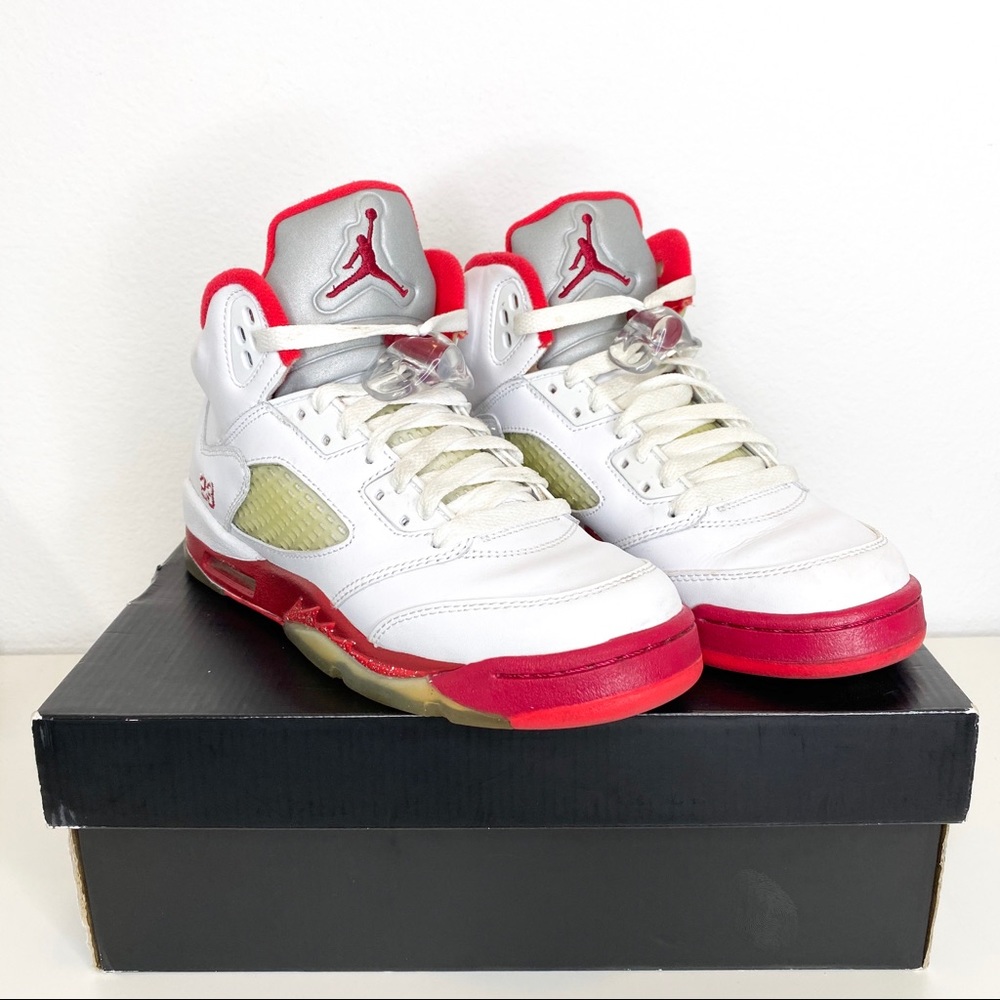 Air Jordan 4 Retro (GS) in 5.5Y (7 in womens)